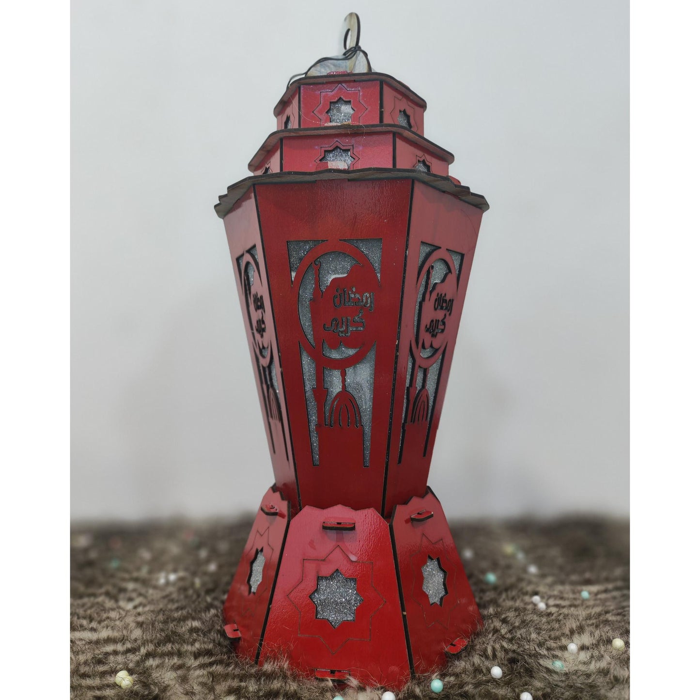 فانوس خشب كبير مضيئ احمر مقاس 50سم