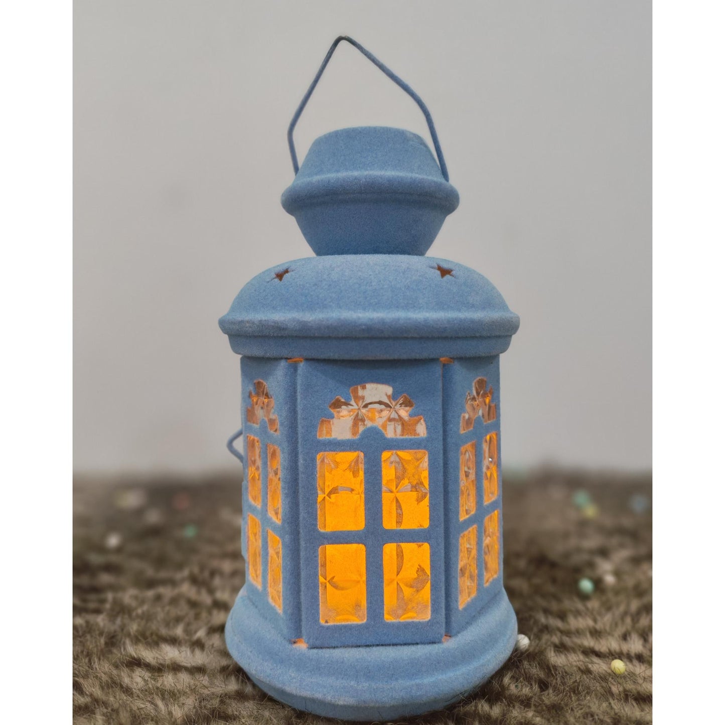 فانوس قطيفة لبني+شمعه مقاس 25 سم